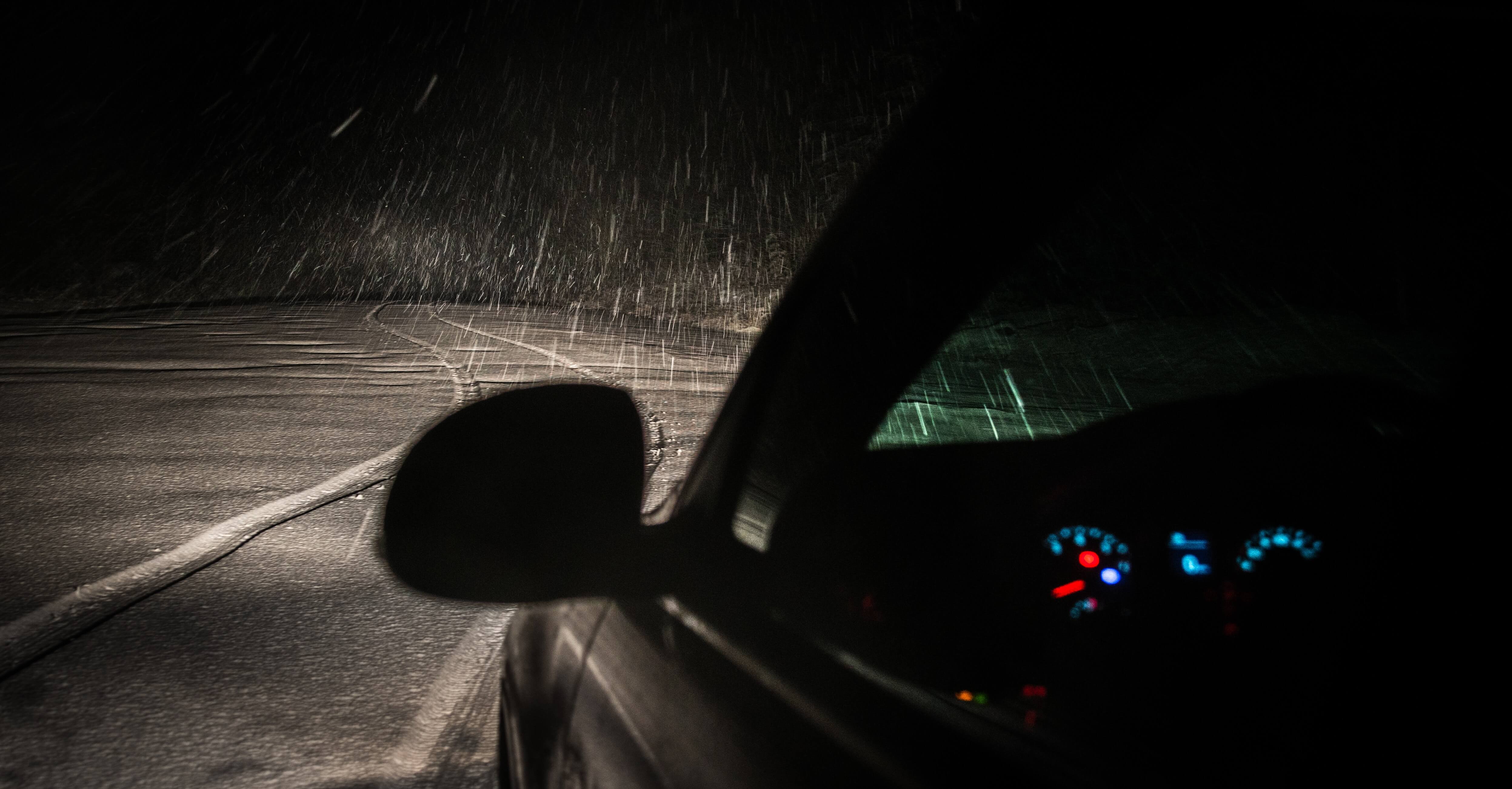 Condusul pe zăpadă - cum să rămâi în siguranță la volan pe timpul iernii - dibas.ro - 2