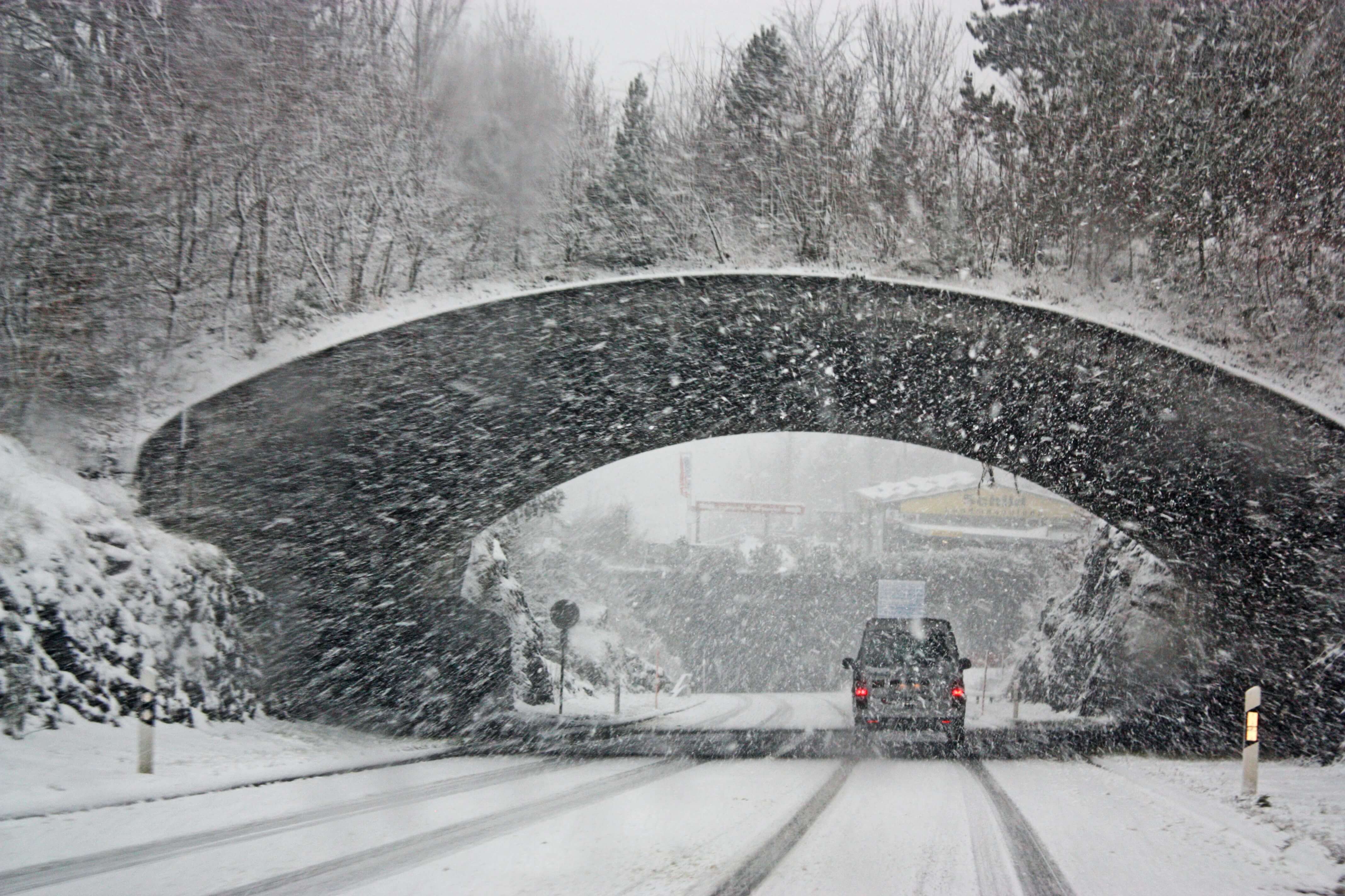 Condusul pe zăpadă - cum să rămâi în siguranță la volan pe timpul iernii - dibas.ro - 3